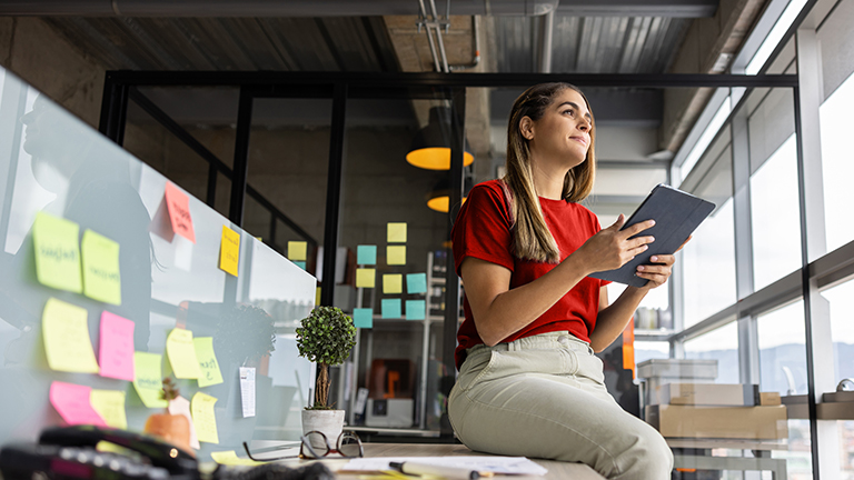 Mobile Banner People at Work 2023