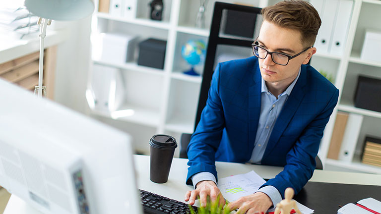 Comment gérer efficacement les avances sur frais professionnels en France ?