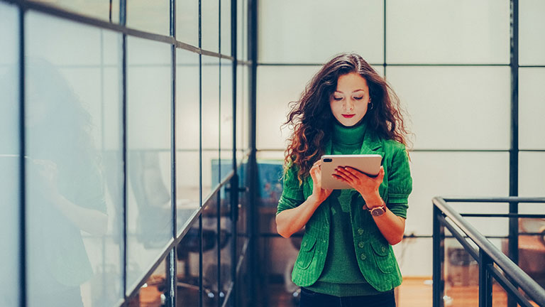 Externalisation de la paie : quel logiciel de gestion des salaires pour votre filiale aux États-Unis ?