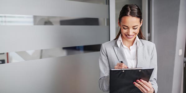 Comment l'externalisation RH permet-elle de réduire les coûts ?