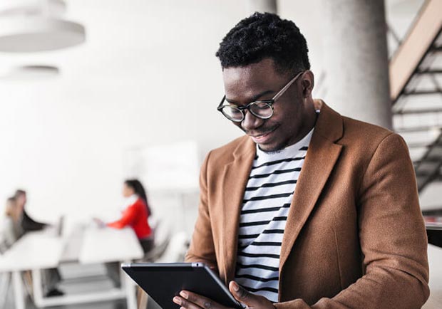 Intégrez l'intelligence des données et l'efficacité administrative aux Ressources Humaines
